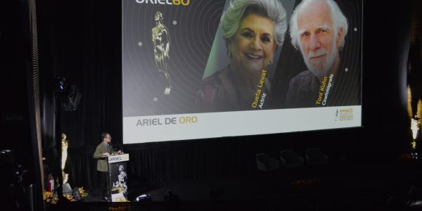 Ernesto Contreras anunciando a los Arieles de Oro 2018